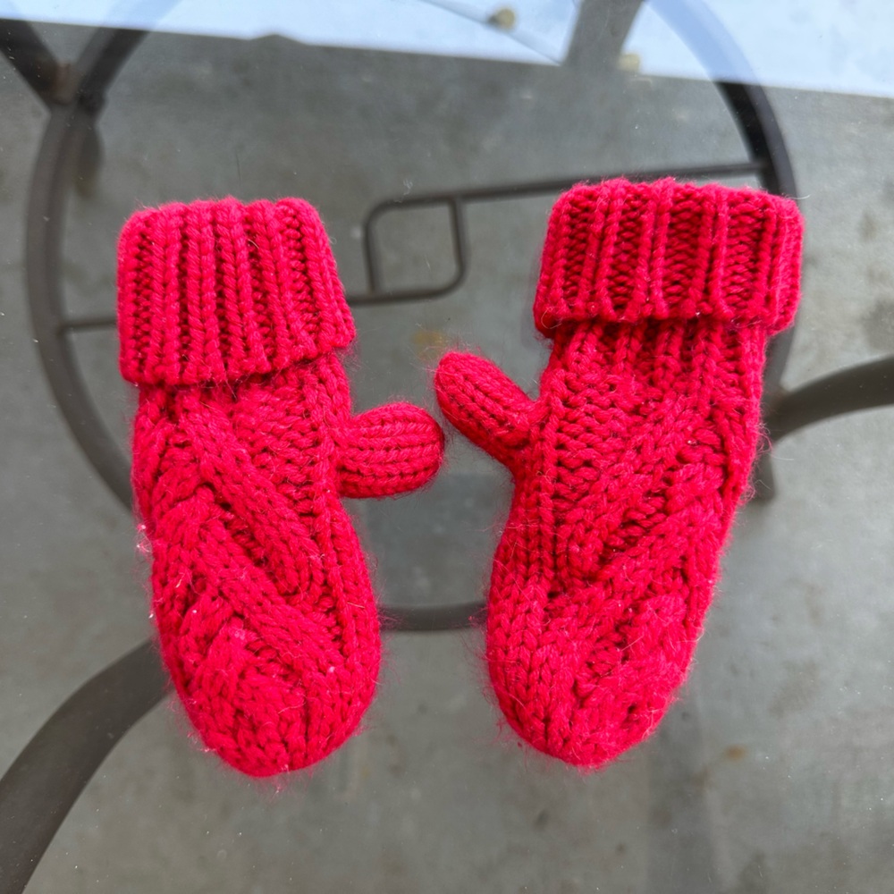 Baby Gap Chunky Cable Knit Mittens in Modern Red - Size XS/Small